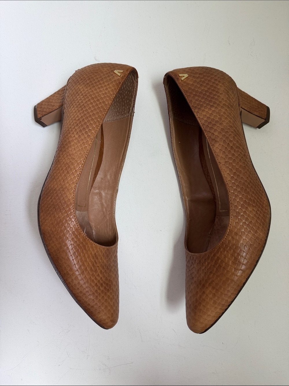 Vionic Tan Textured Pointed-Toe Pumps | 8.5 - Picture 3 of 9